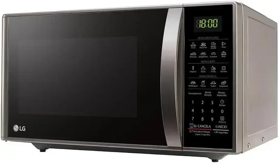 Imagem frontal do micro-ondas com fundo neutro, sem distrações.
