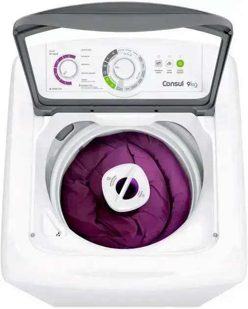 Imagem superior de uma máquina de lavar, com fundo branco e limpo, sem distrações.